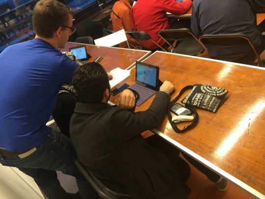 CodeUur aan vluchtelingen