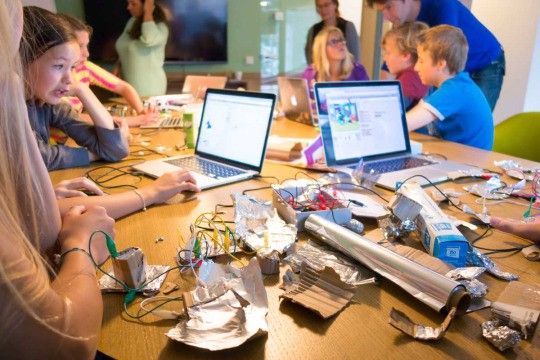 Winnende leerlingen Smart Life bij Q42 aan de slag