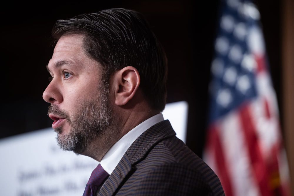 Democrats Seek Military Veterans for 2028 — But War Service Won't Fix the Party's Working-Class Problem