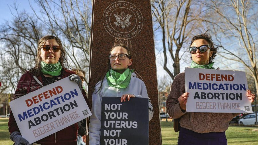 Telehealth Abortion Pills Quietly Undermine State Bans as Interstate Travel Drops