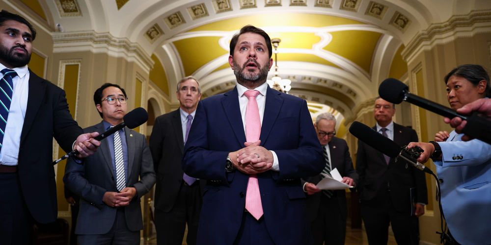 Moderate Democrats Want to Stop Crypto Self-Dealing. Their Donors Won't Let Them.