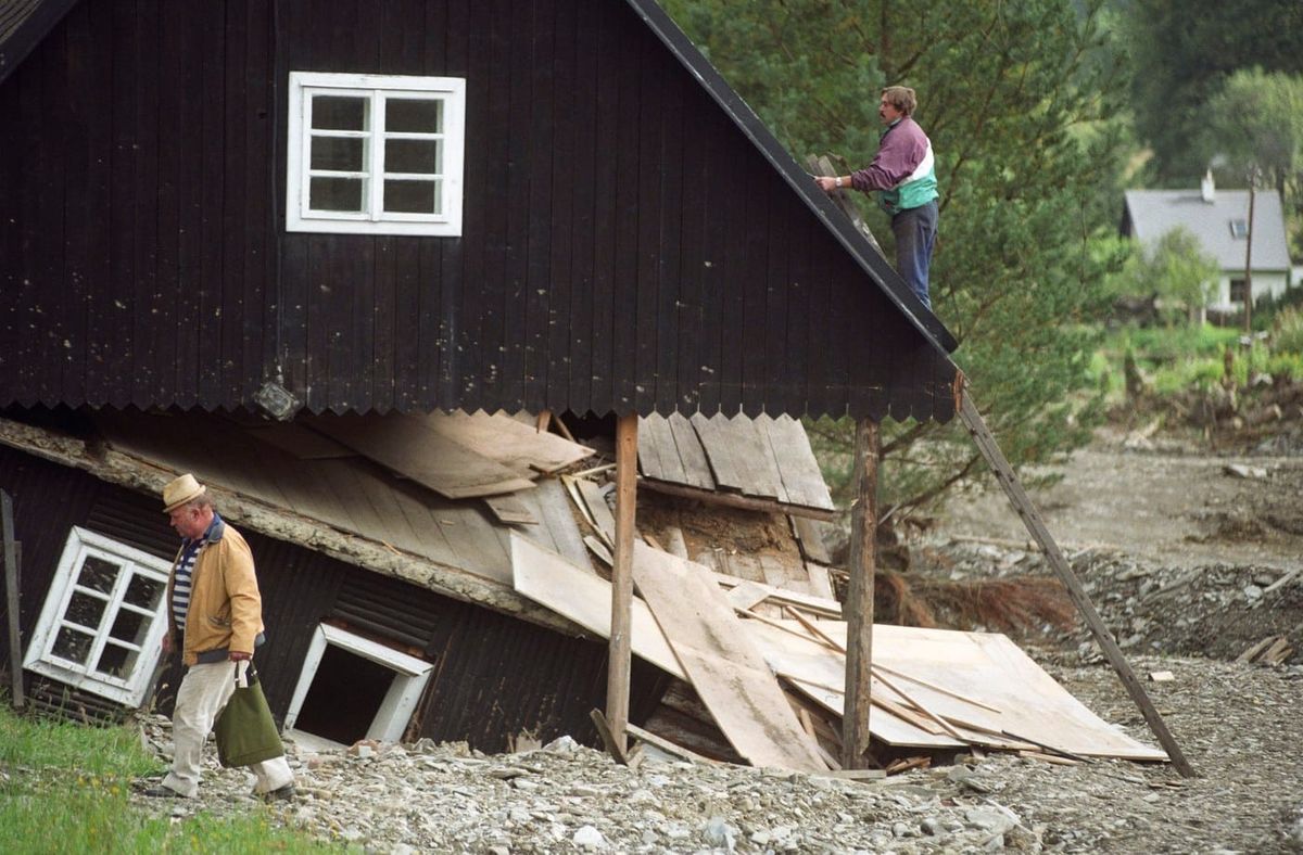 Volby budou nehledě na poničené obce a ztracené občanky. Povodeň ale podle politologa nepřepíše volební výsledky
