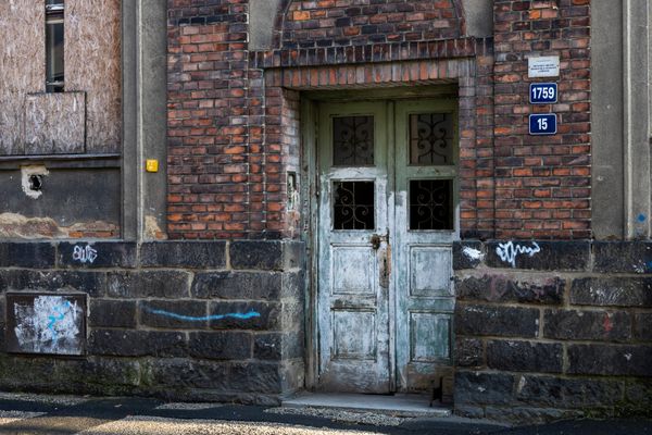 Nejdřív bydlení, pak ostatní. Prevence a Housing First snižují pády na ulici