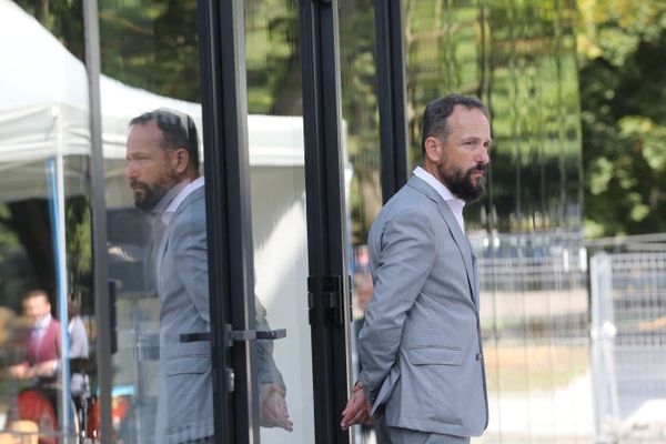 Politická odcházení. Vysloužil odešel od Pirátů, Štěpánek z ODS a končí i Macura