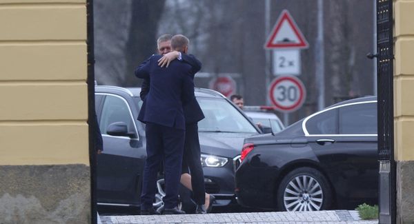 Setkání vlád ve Studénce není náhoda, Babiš si tu upevňuje pozici, říká politolog