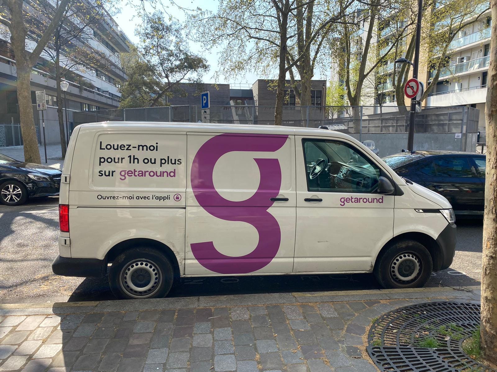 Whether you need an SUV to move just a few items or a commercial van to move your entire home, we’ve got you covered.