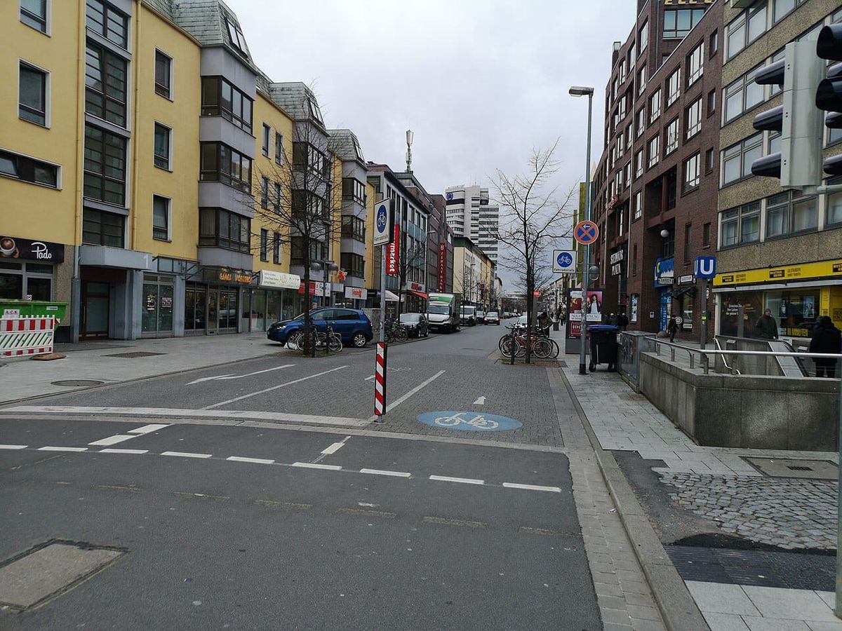 Fahrradstraße in Hannover mit Radweg-Markierung