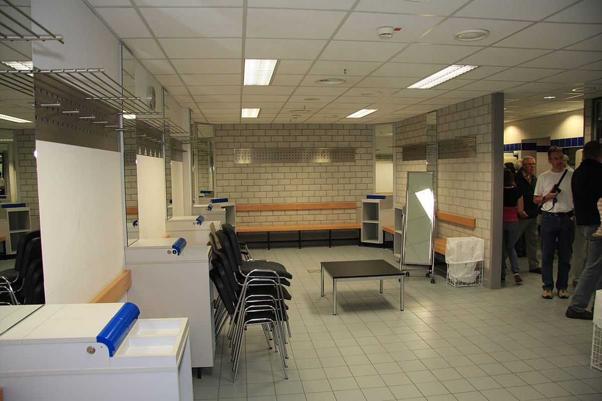 96 am Sonntag beim Tabellenführer auf Schalke