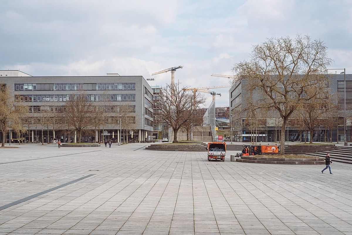 96 gewinnt das Derby — Nawrocki trifft per Einwurf-Variante