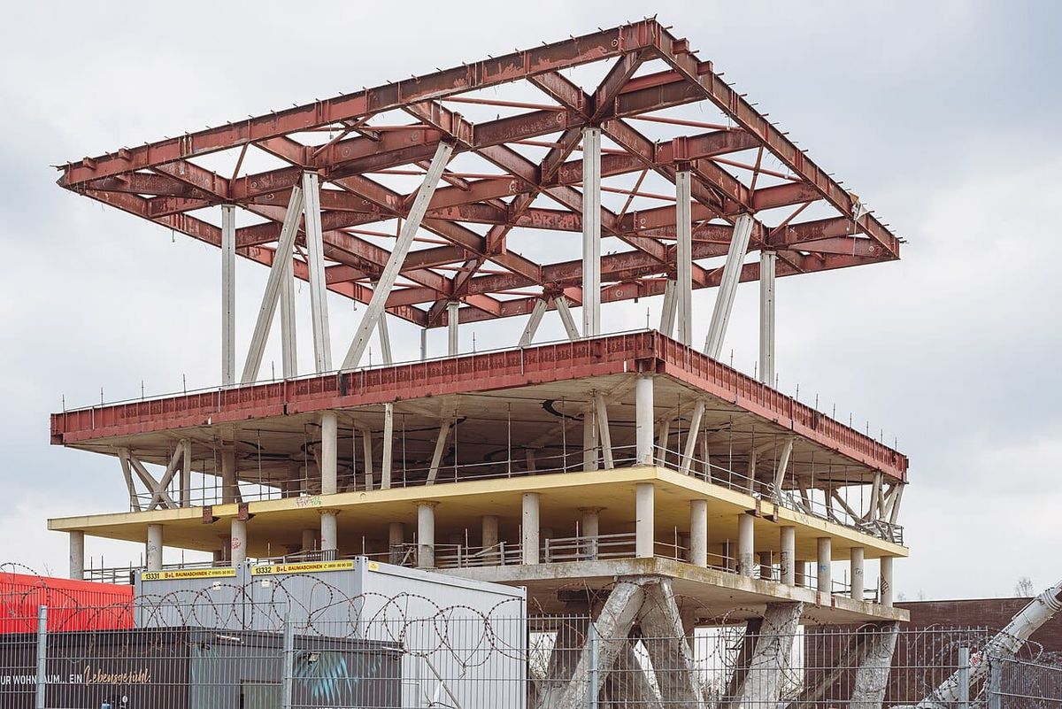 Hey, Dienstag: Buchläden unter Verdacht