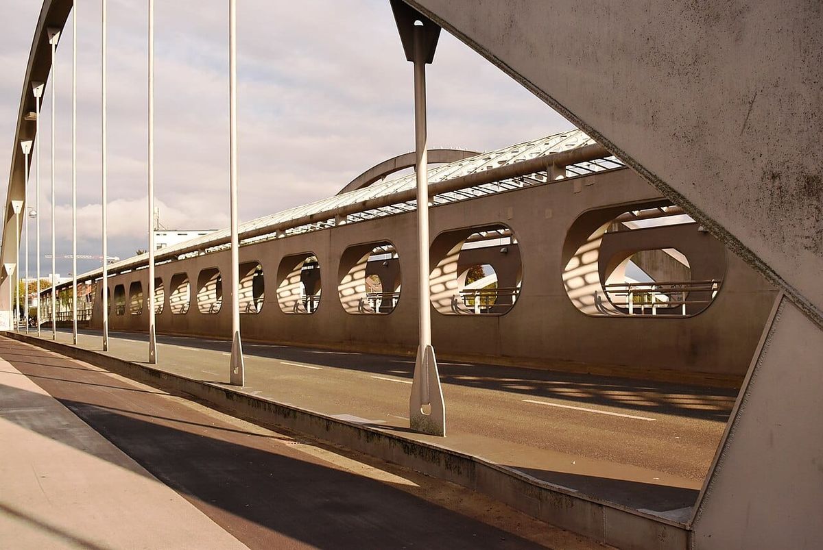 Linie 9 bis zur Noltemeyerbrücke: Antrag im Bezirksrat