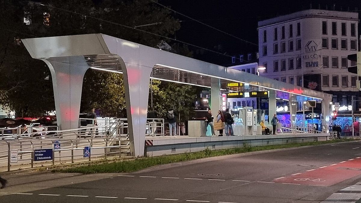 Spatenstich am Steintorplatz, sechs Wochen verspätet