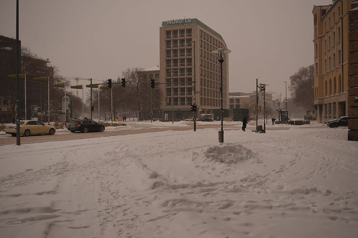 Aegidientorplatz bekommt zweite Rechtsabbiegespur in die Hildesheimer Straße