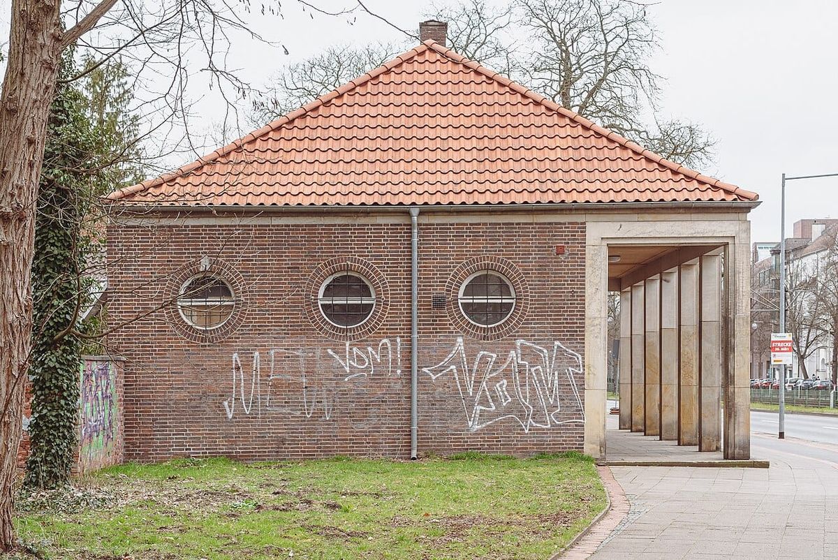 Hey, Dienstag: Ein Roboter namens Bürsti putzt die U-Bahn