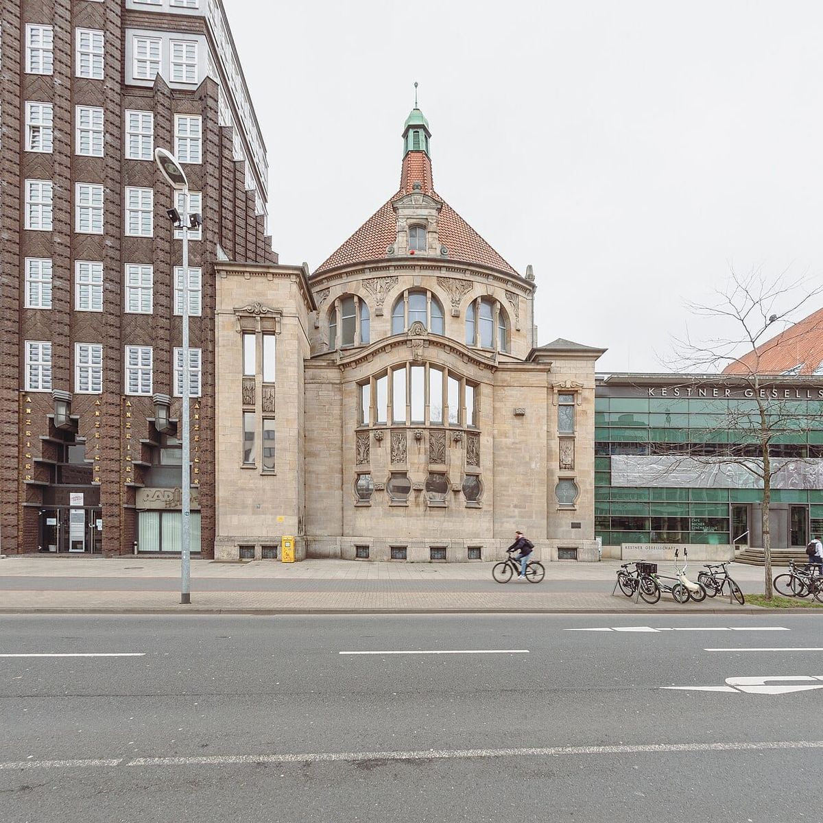 Misburger Hallenbad schließt vier Monate wegen Fliesenschäden