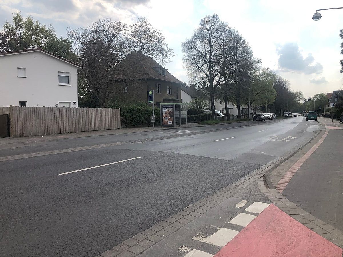 Großbrand in Lagerhalle in Anderten — keine Verletzten