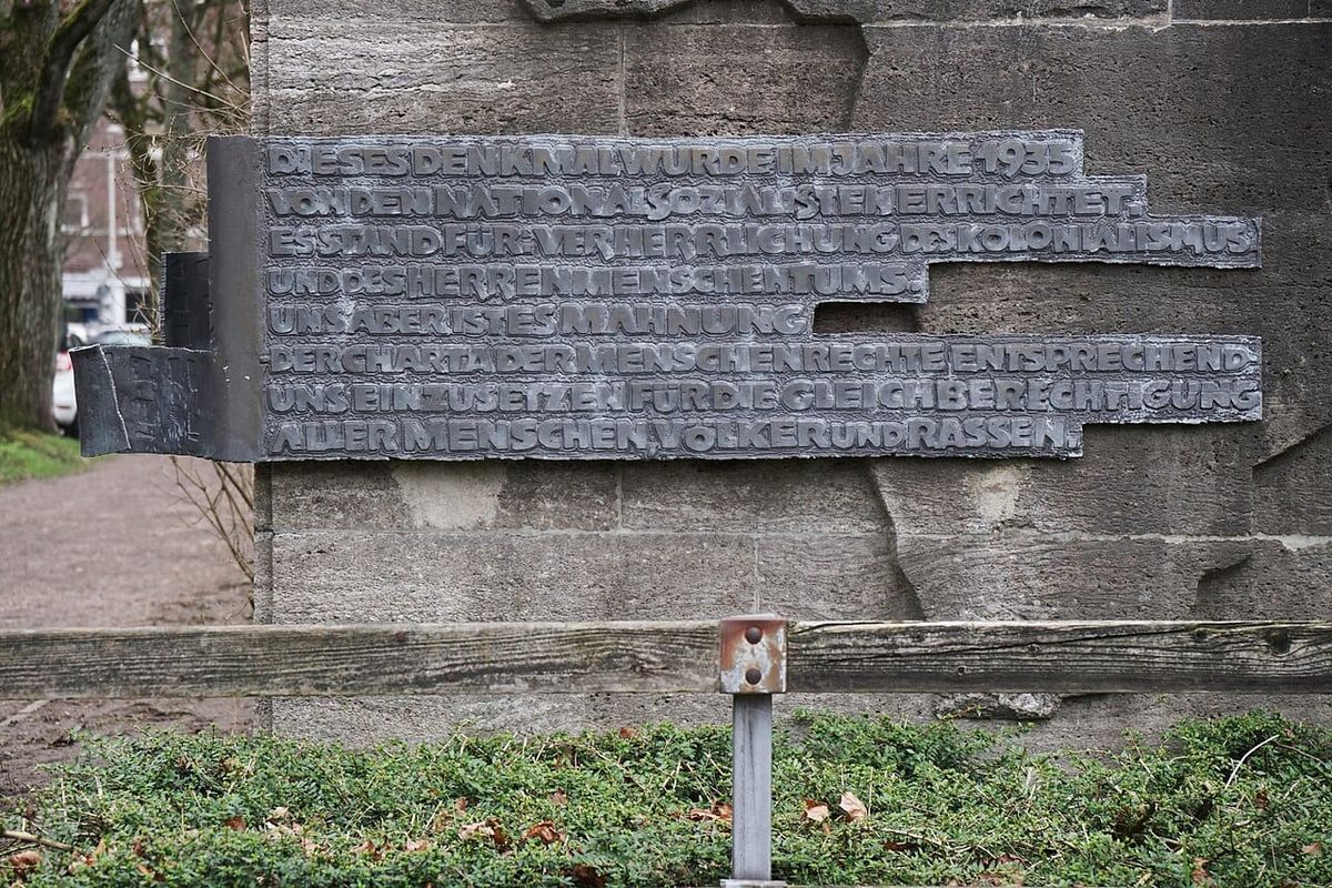 Breite Ratsmehrheit will Carl-Peters-Denkmal neu konzipieren