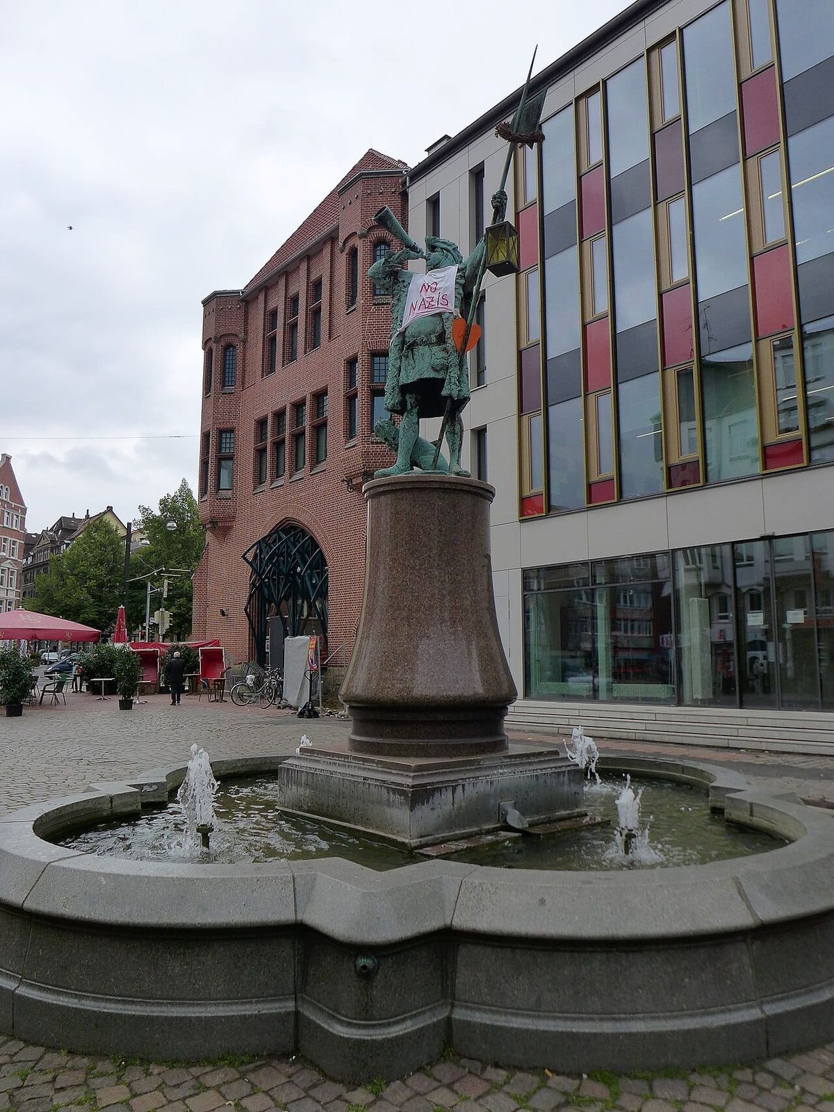 Nachtwächterbrunnen auf dem Lindener Marktplatz wird ab August repariert