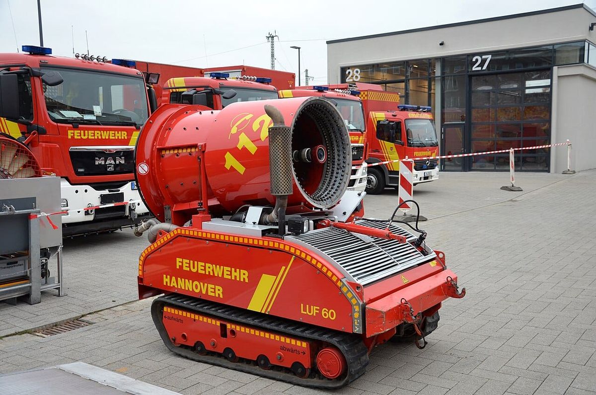 Leichtbauhalle für die Feuer- und Rettungswache 2