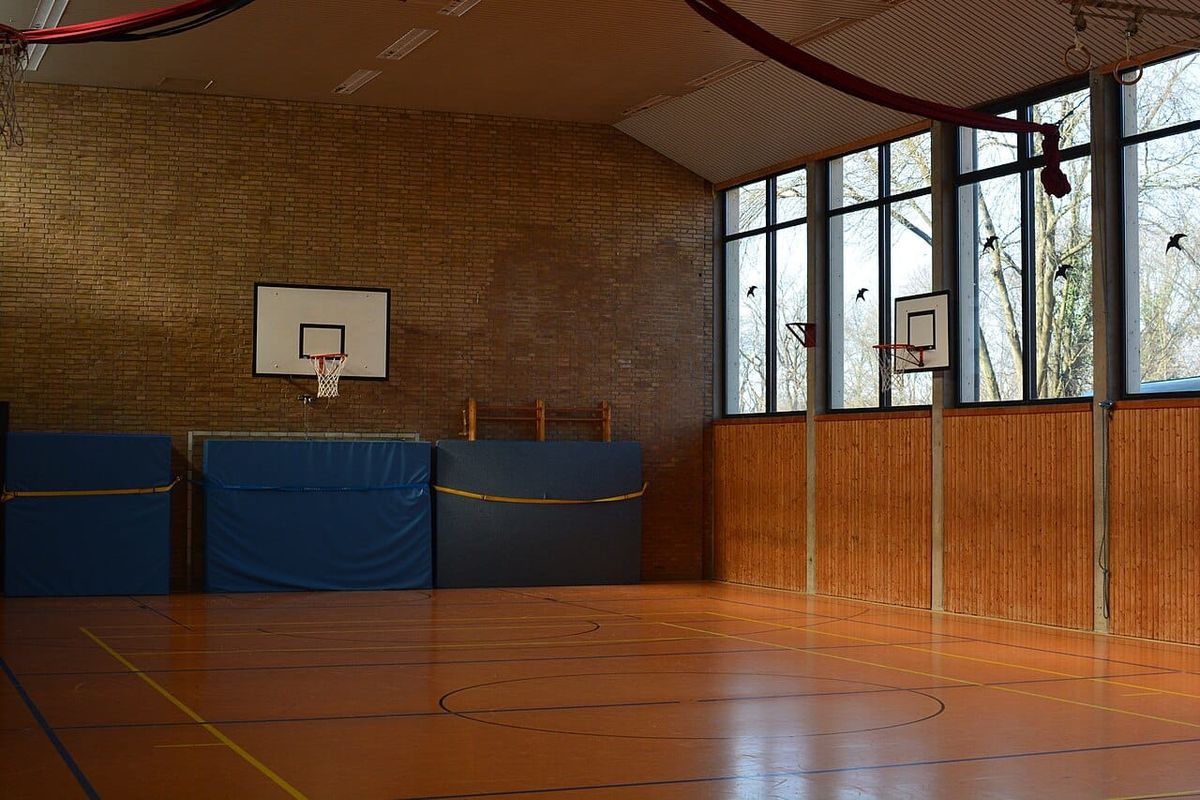 Interimssporthalle am Mühlenweg: Aufbau der Konstruktion beginnt