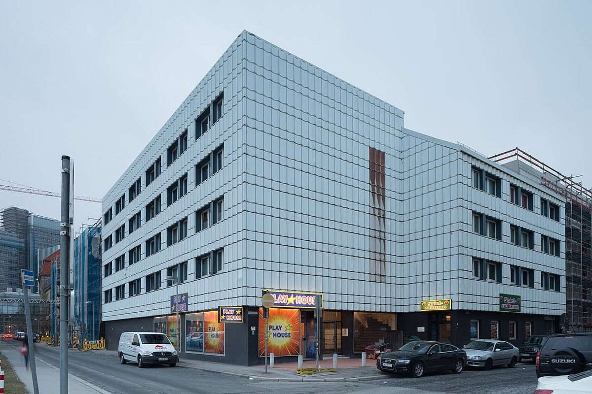 Parkplatz an der Augustenstraße soll Grünfläche werden — Stadt will Bundesmittel