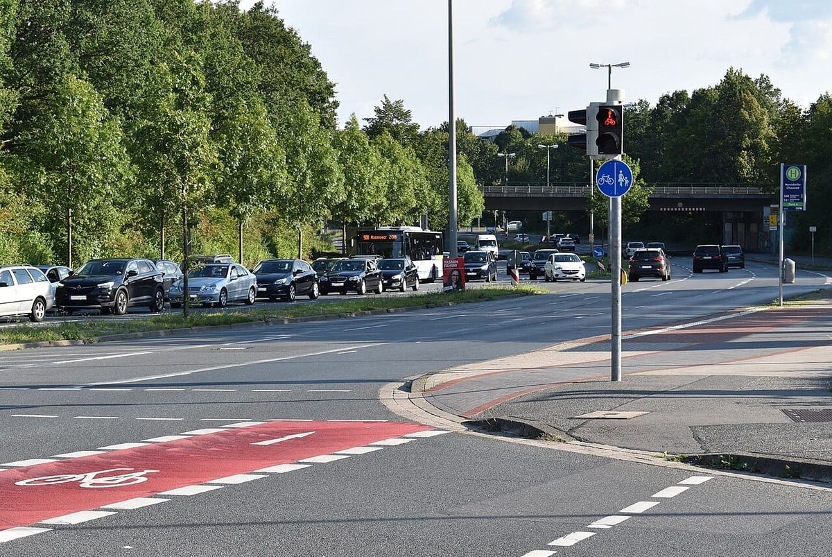 Pedelecfahrer nach Unfall auf der Bornumer Straße lebensgefährlich verletzt
