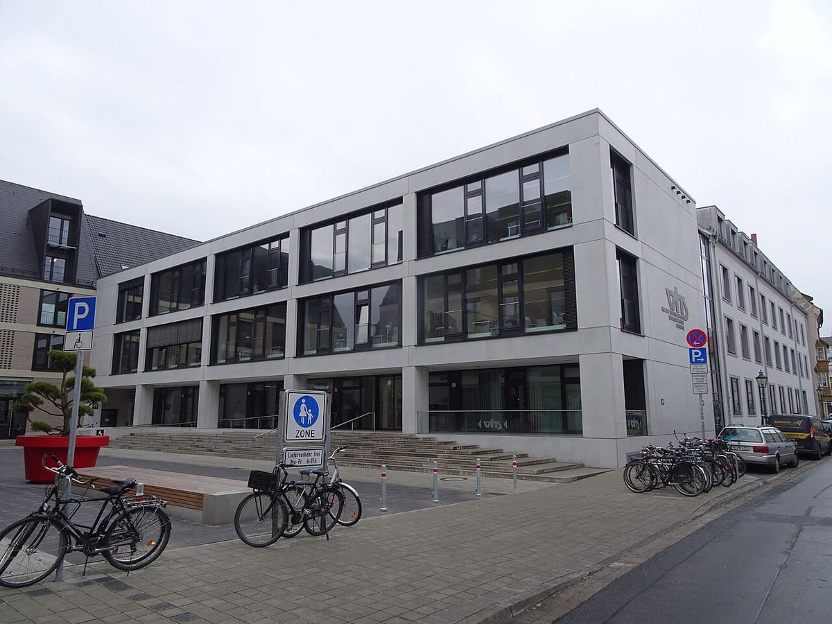 VHS Hannover hat eine neue Telefonnummer und längere Servicezeiten