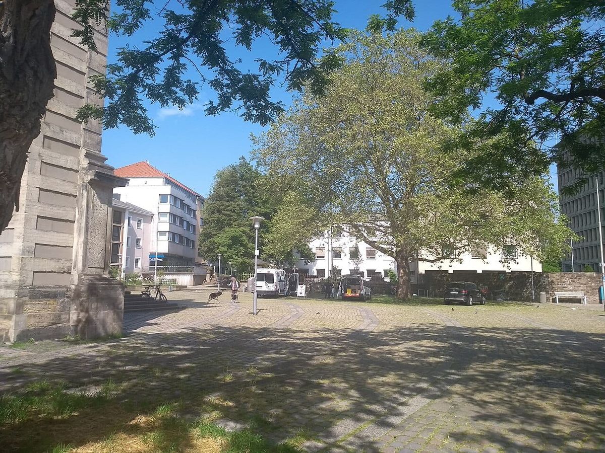 Neuer Trinkwasserbrunnen am Platz an der Basilika