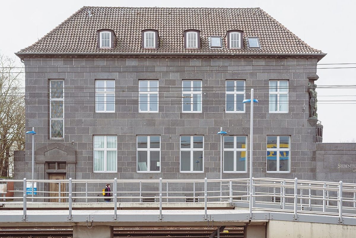 Hey, Mittwoch: Schlange bis zum Maschsee für ein Stück Arena