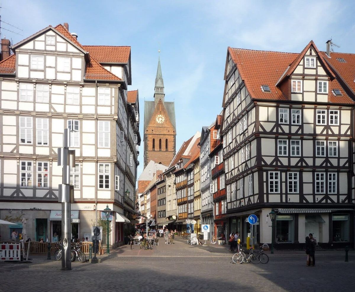 Begehbare Holzkiste soll die Altstadt abkühlen