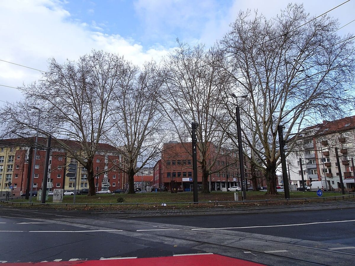 Goldkette am Goetheplatz geraubt — Polizei sucht Zeugen
