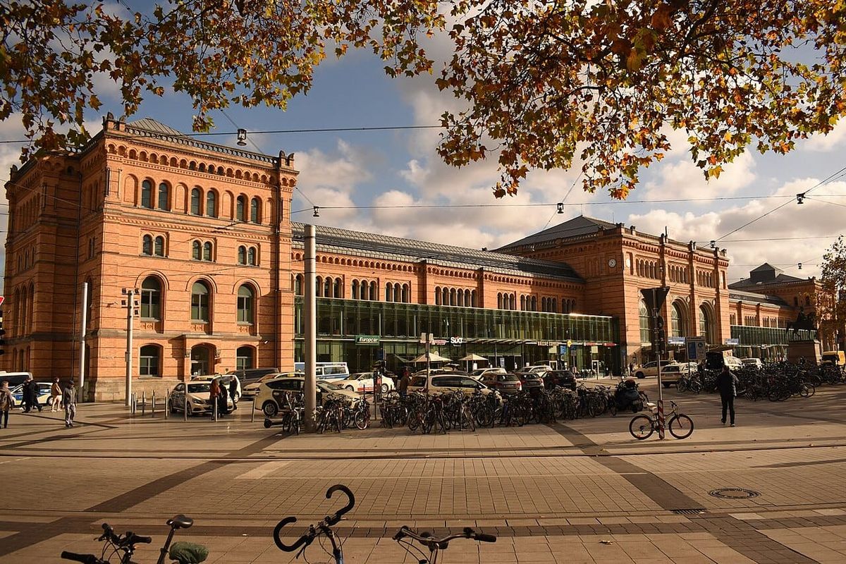 17-Jähriger greift Braunschweig-Fan am Hauptbahnhof an — wegen eines T-Shirts