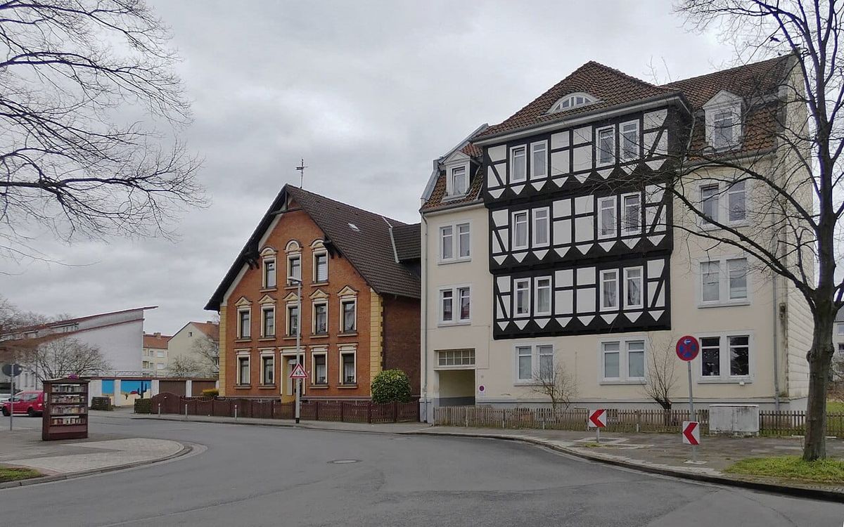 Neuer Bücherschrank in Bornum — der alte hatte einen Sturm nicht überlebt