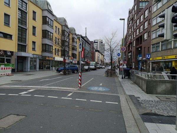 Fahrradstraße in Hannover mit Radweg-Markierung