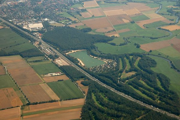 Schwerer Unfall in Garbsen: 18-Jähriger überfährt Rotlicht, zwei Insassen lebensgefährlich verletzt