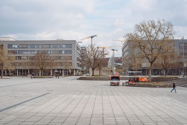 96 gewinnt das Derby — Nawrocki trifft per Einwurf-Variante