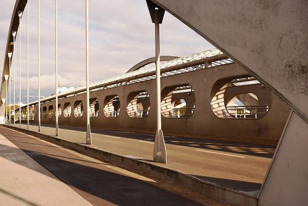 Linie 9 bis zur Noltemeyerbrücke: Antrag im Bezirksrat