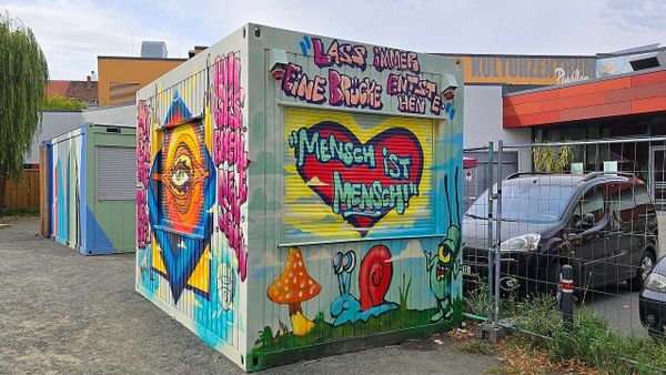 Andreas-Hermes-Platz: Verwaltung bindet Wohnungslose ein — solange das Geld reicht