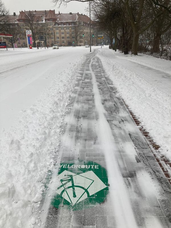Veloroute Laher Kamp: Im Sommer gehört der Weg den Rädern, im Winter den Autos