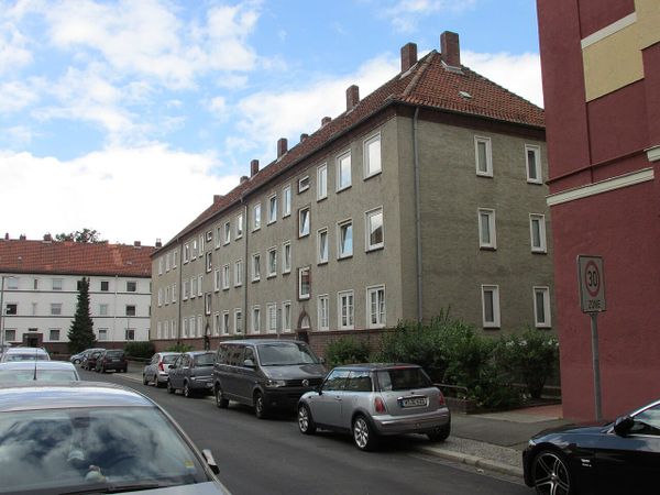 Bücherschrank in Buchholz-Kleefeld kehrt an die Milanstraße zurück