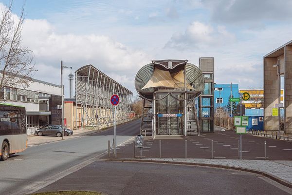 Hey, Samstag: Taktile Straßenschilder für Linden-Limmer