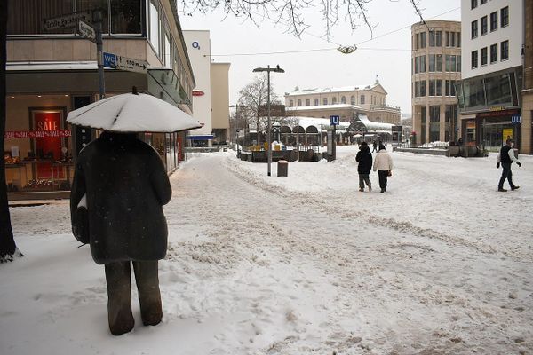 Messerangriff in Supermarkt in der Innenstadt — Mitarbeiter schwer verletzt