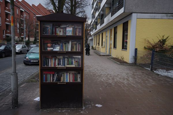 Offener Bücherschrank am Pfarrlandplatz kehrt zurück