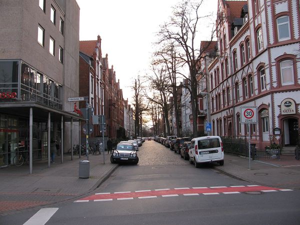 Küchenbrand in Döhren: Nachbarin löscht, bevor die Feuerwehr kommt