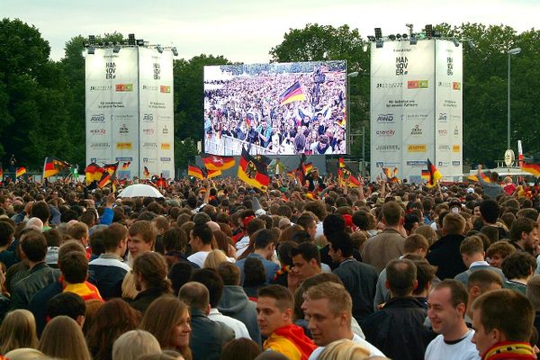 KunstRasen: Public Viewing und Kino unter freiem Himmel im Kulturhof