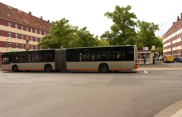 Zwei Jugendliche stehlen Gelenkbus und fahren vier Stunden durch Hannover