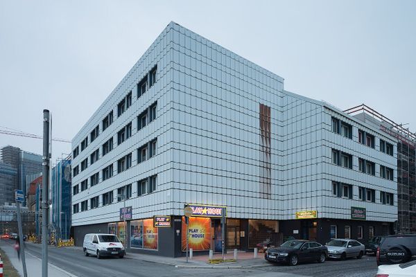 Parkplatz an der Augustenstraße soll Grünfläche werden — Stadt will Bundesmittel