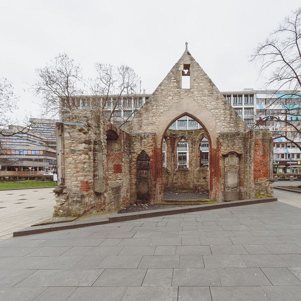 Hey, Dienstag: Klönen auf dem Friedhof