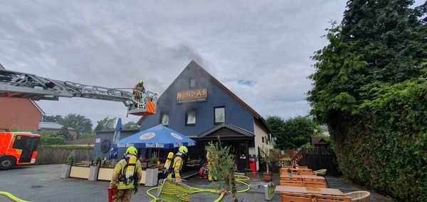 Feuer in Bothfelder Restaurant — Lagerraum brennt