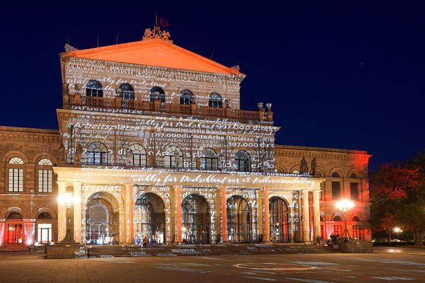 Sommer im Kulturdreieck: Eine Woche Open-Air-Kino, Konzerte und Tanz auf dem Opernplatz
